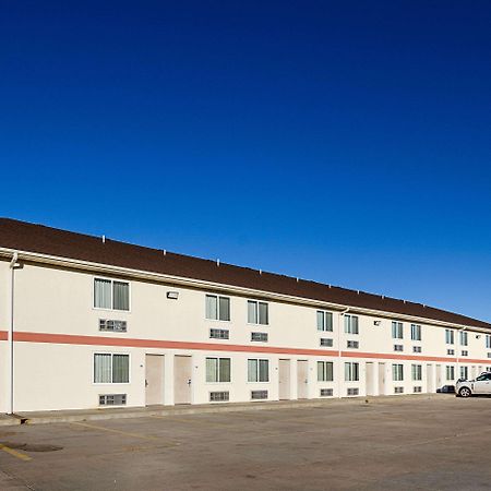 Rodeway Inn Larned Exterior photo