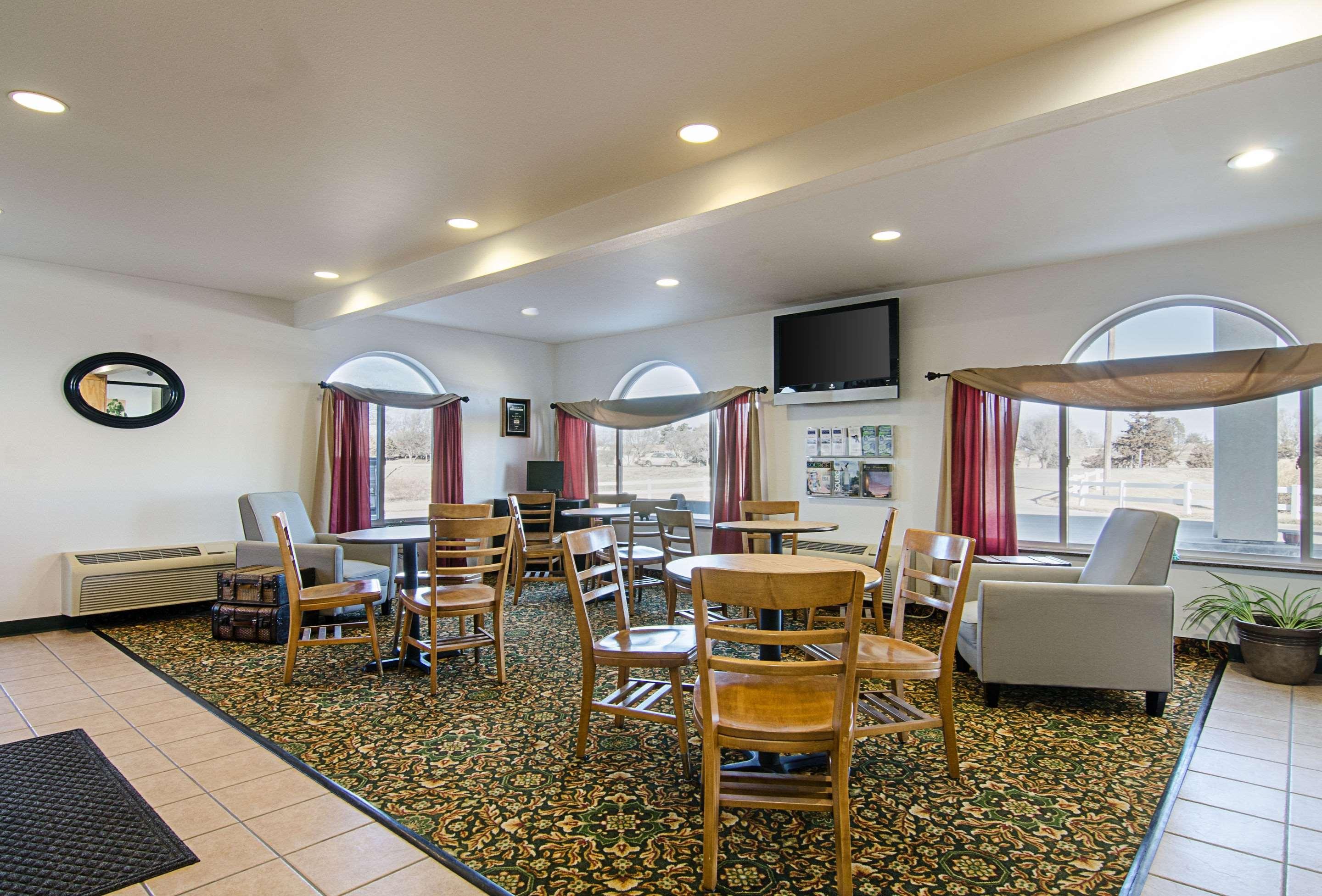 Rodeway Inn Larned Exterior photo